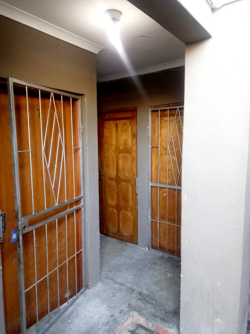 9 Bedroom Property for Sale in Wallacedene Western Cape